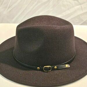 HAT IN OLIVE GREEN COLOR